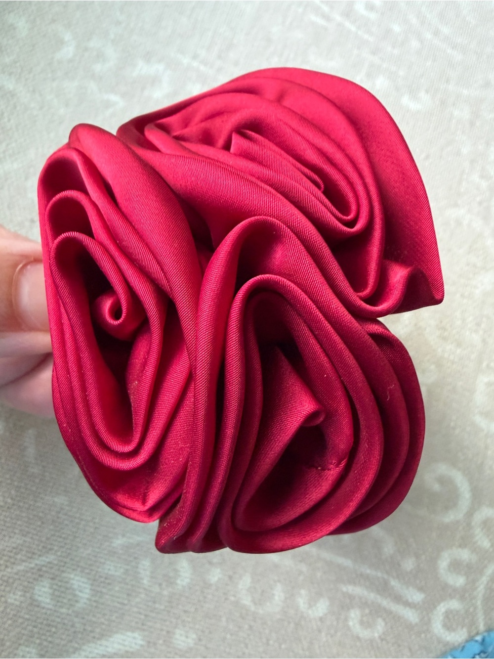 red roses satin claw clip new